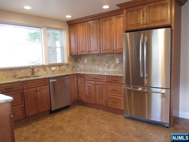 3 Boiling Springs Avenue - Photo 4