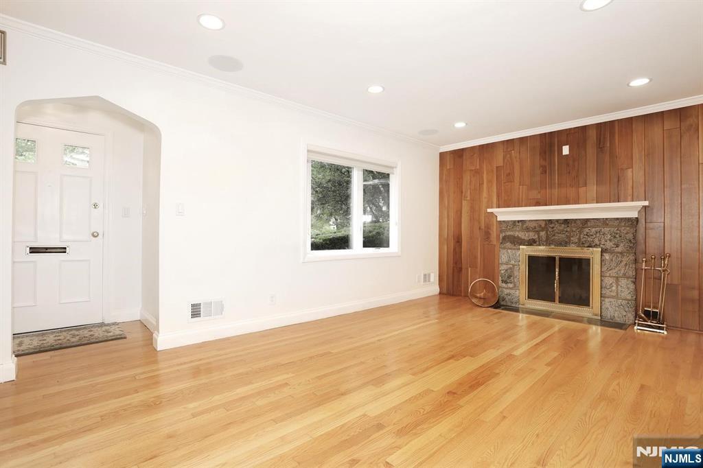 434 Hasbrouck Boulevard - Photo 3