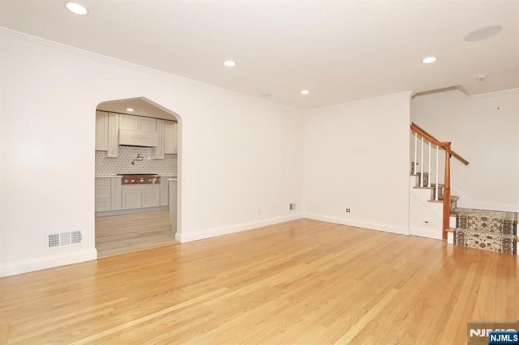 434 Hasbrouck Boulevard - Photo 5
