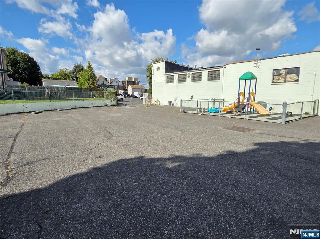 98 Monroe Street — photo 17