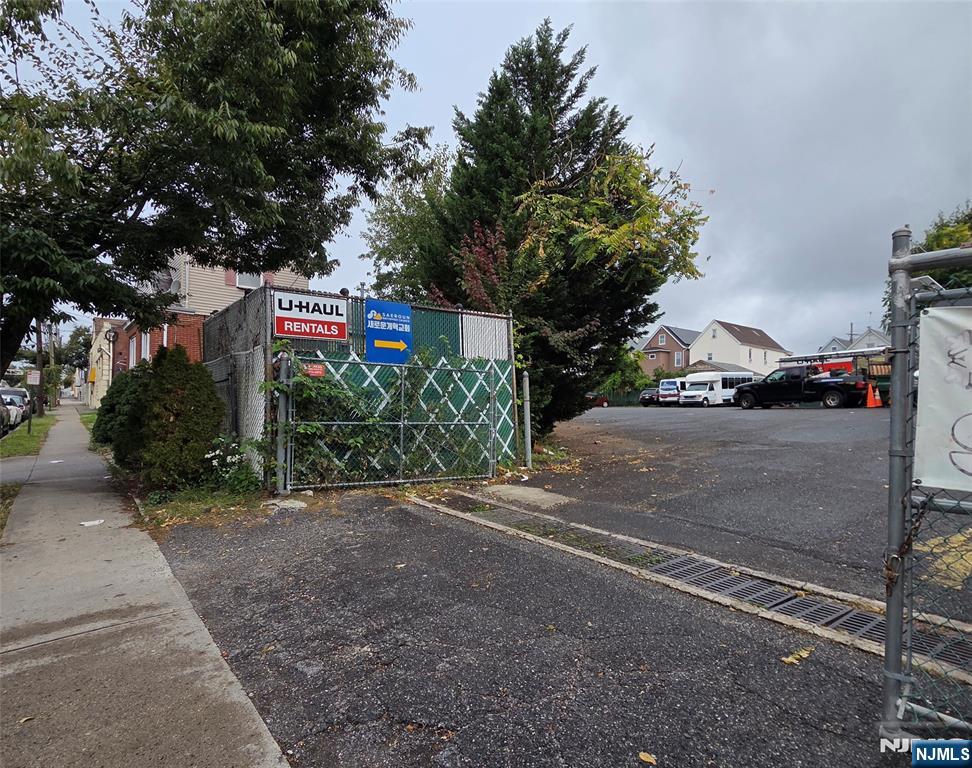 98 Monroe Street — photo 34