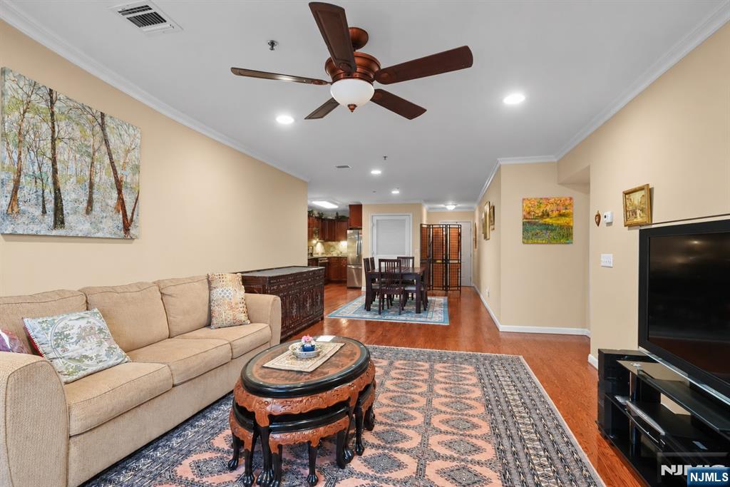 135 38th 505 - Photo 1