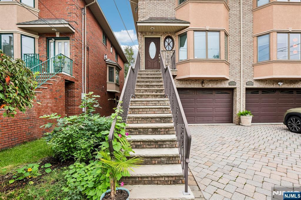 696 West End Avenue 2 - Photo 2