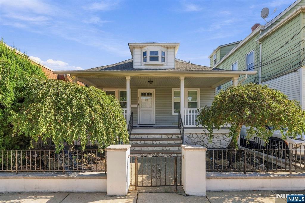 297 Lakeview Avenue - Photo 1