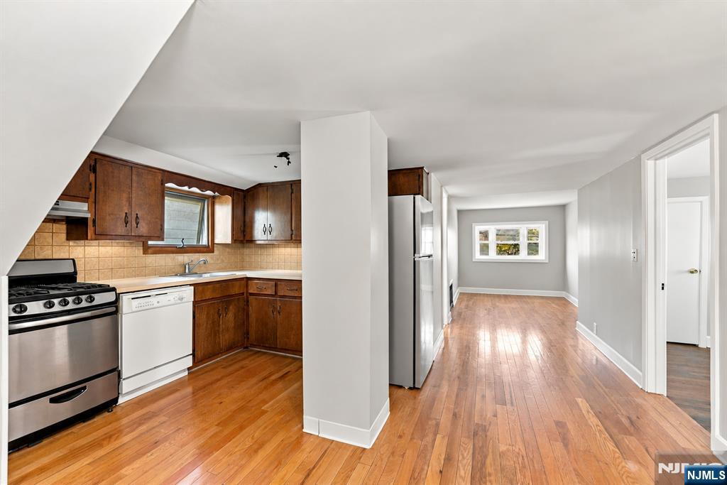 297 Lakeview Avenue - Photo 2