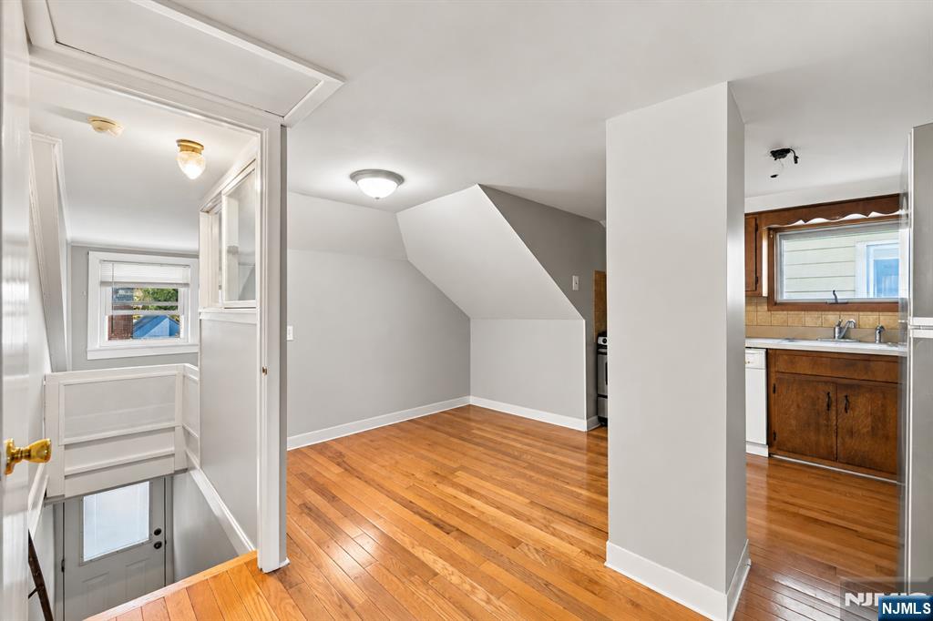 297 Lakeview Avenue - Photo 4