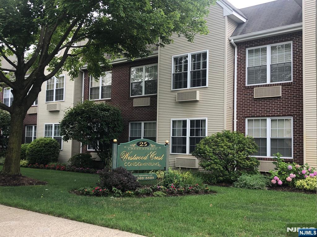 25 Crest Street 214 - Photo 1