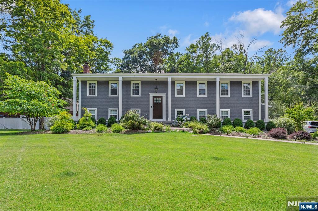 Photo 1 of Single family home for sale at 9 Glen Gray Rd, Oakland, NJ 07436 | MLS# 26037798 | Listing updated on 2026-10-06
