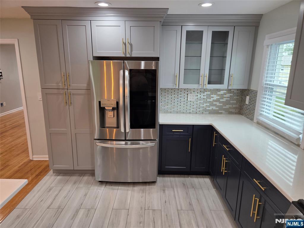 689 Gates Terrace - Photo 3