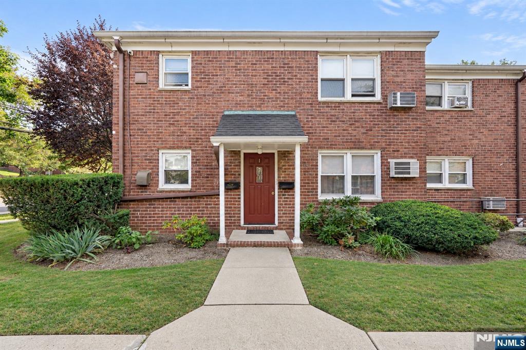 729 Broad Avenue 1 - Photo 1