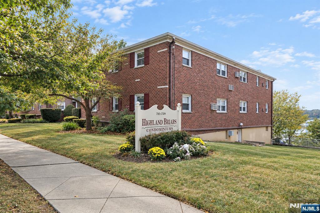 729 Broad Avenue 1 - Photo 2
