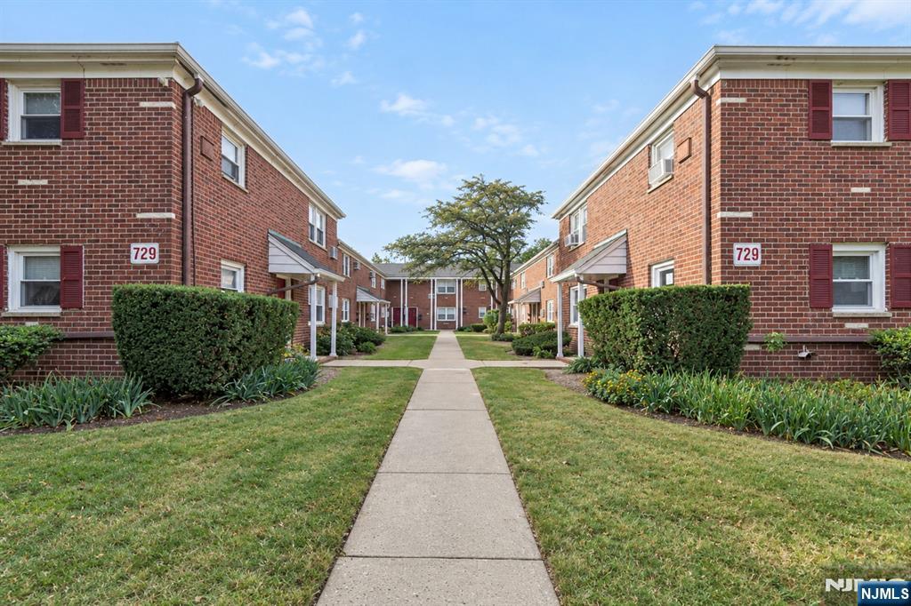 729 Broad Avenue 1 - Photo 3