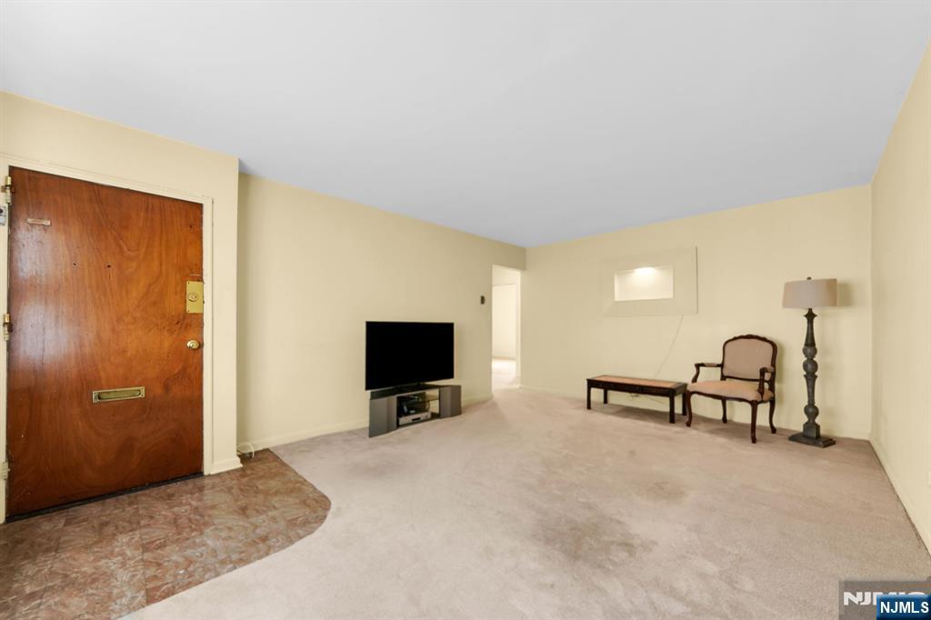 729 Broad Avenue 1 - Photo 4