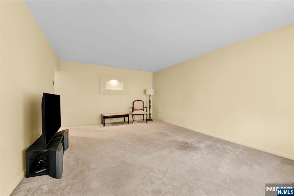 729 Broad Avenue 1 - Photo 5