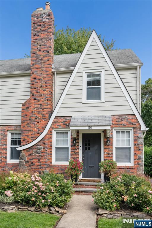 Photo 3 of Single family home for sale at 191 Stonehouse Rd, Bloomfield, NJ 07028 | MLS# 26037809 | Listing updated on 2026-10-08