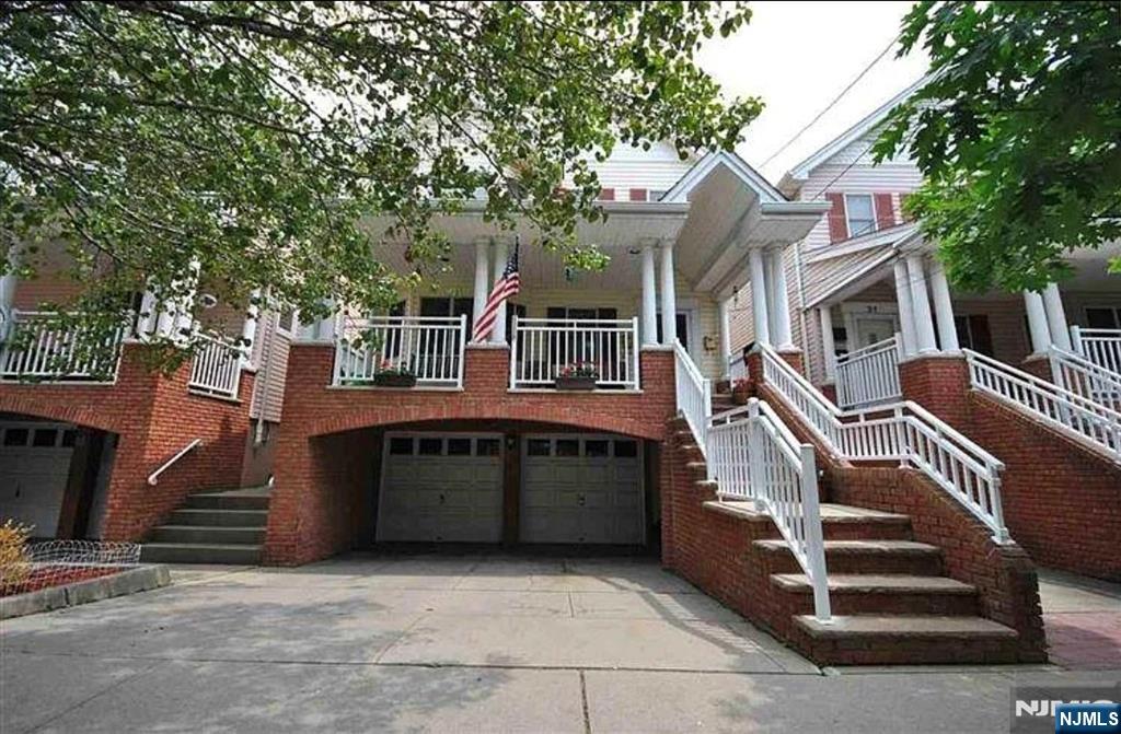 33 17th Street - Photo 1