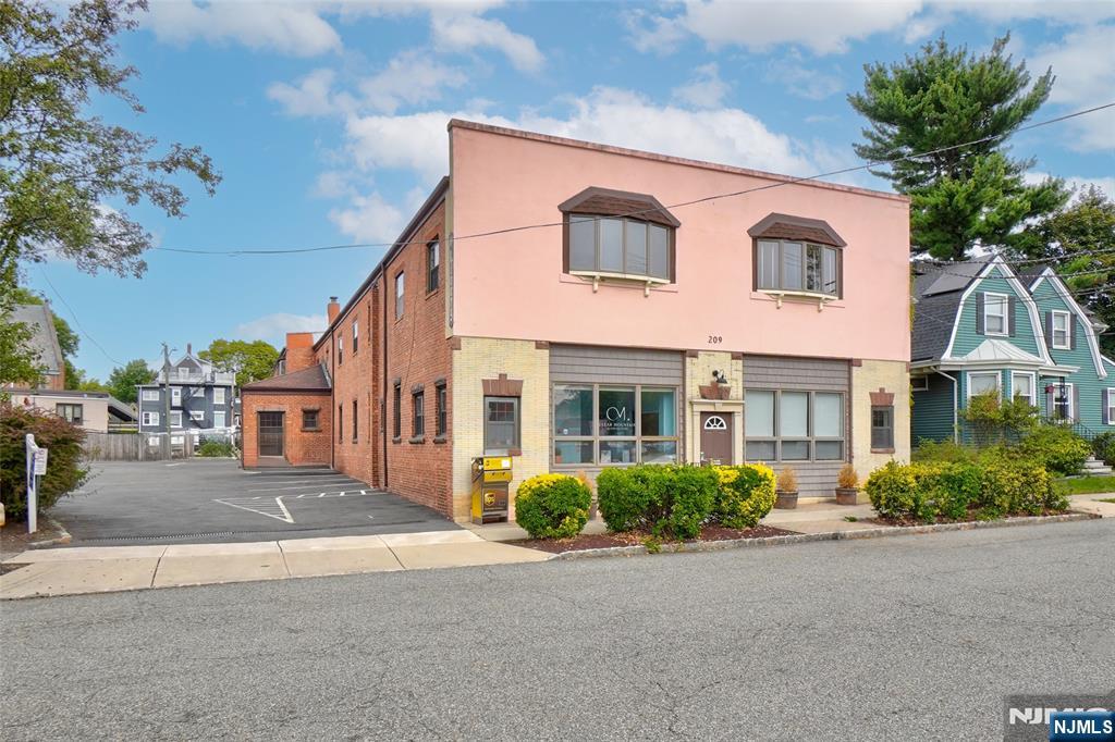 209 Cooper Avenue 10 - Photo 1