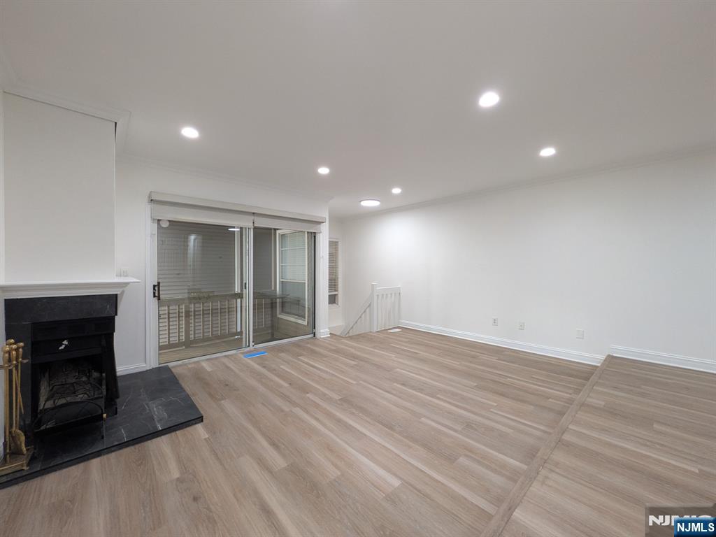 556 Windsor Drive - Photo 3