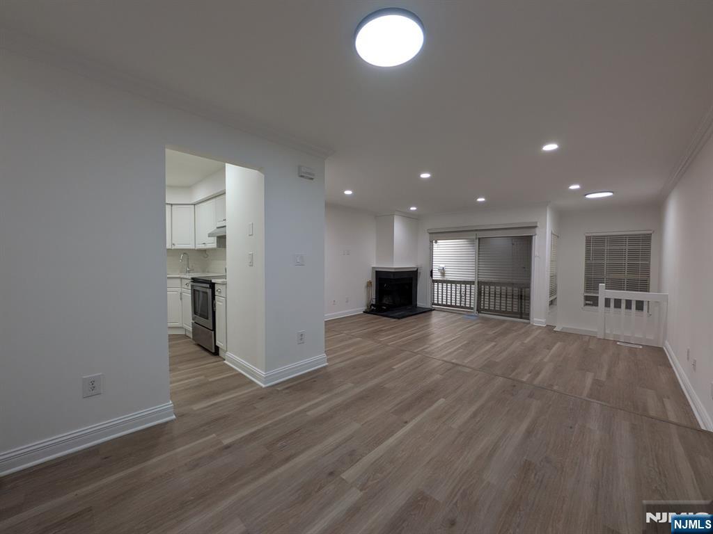 556 Windsor Drive - Photo 4