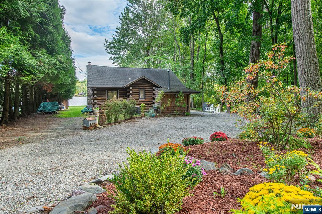 Photo 1 of Single family home for sale at 207 Bearfort Rd, West Milford, NJ 07480 | MLS# 26037851 | Listing updated on 2026-10-07