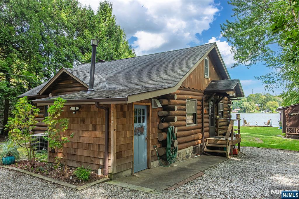 Photo 4 of Single family home for sale at 207 Bearfort Rd, West Milford, NJ 07480 | MLS# 26037851 | Listing updated on 2026-10-07