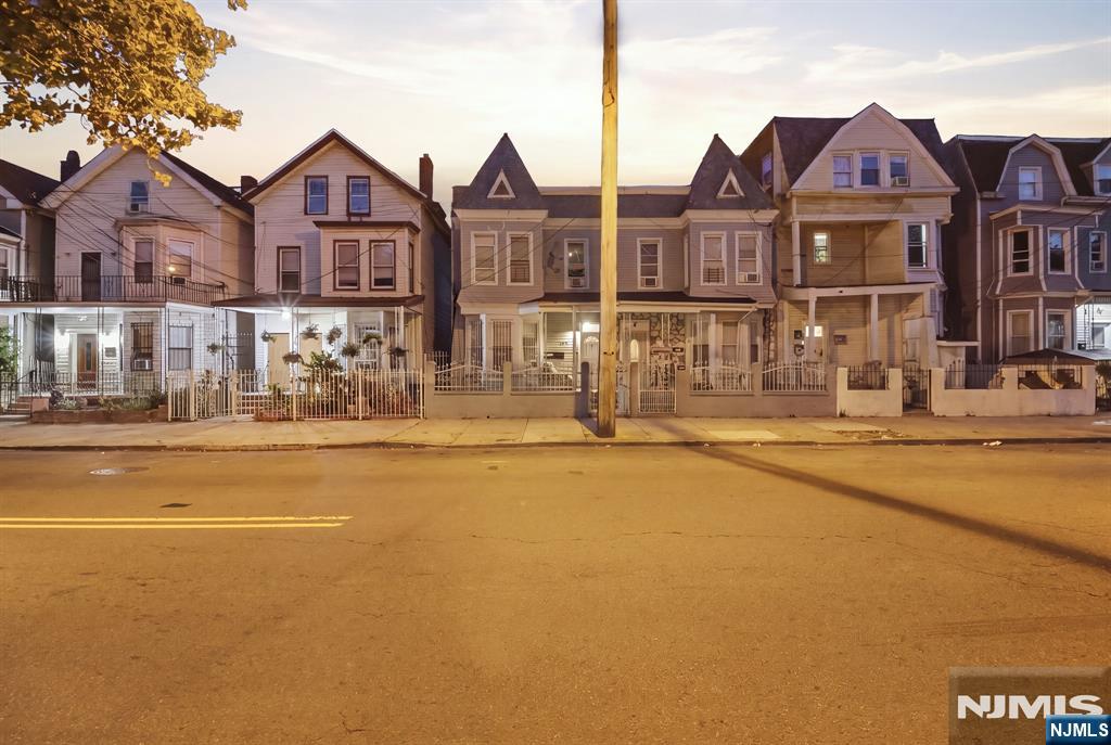337 Summer Avenue - Photo 1