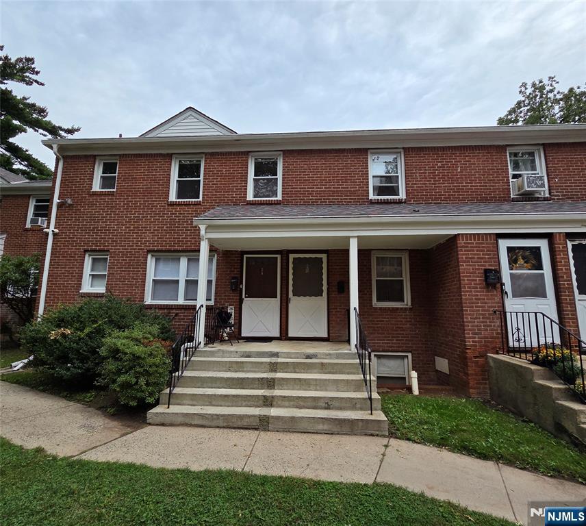 140 Van Houten Avenue 2B - Photo 1