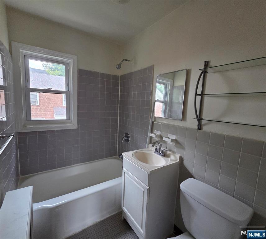 140 Van Houten Avenue 2B - Photo 5