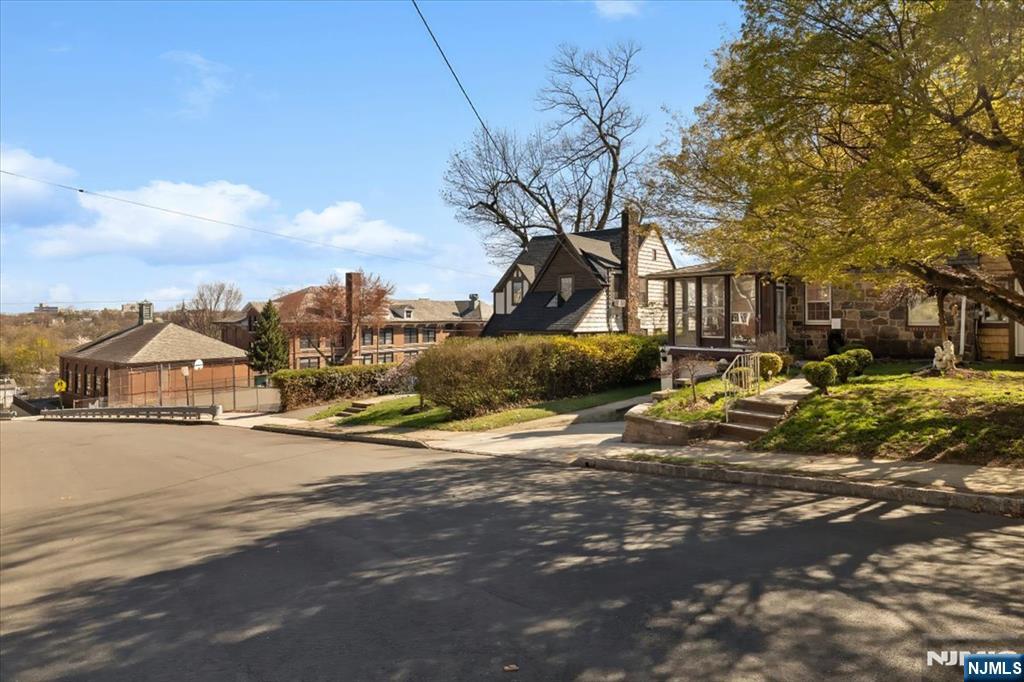 130 Mitchell Street - Photo 2