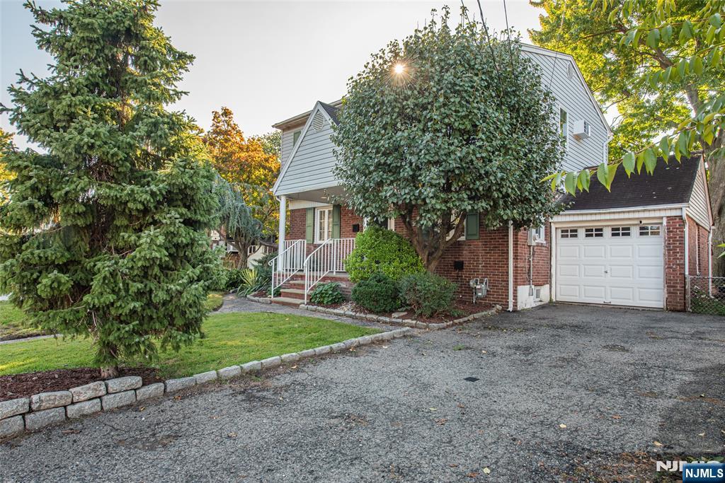 126 Hillman Drive - Photo 2