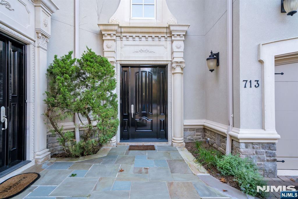 713 Bellaire Drive - Photo 2