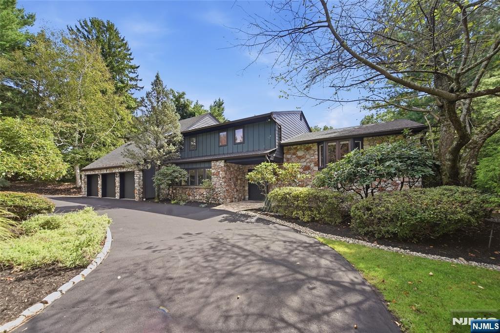 299 Forest Road - Photo 2