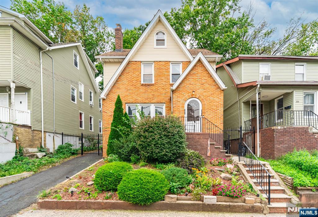 281 Smith Street - Photo 1