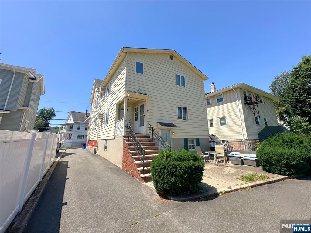 120 Fenner Avenue 2 - Photo 2