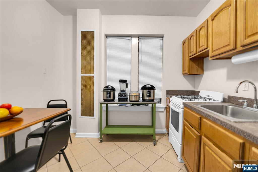 523-525 34th Street - Photo 1