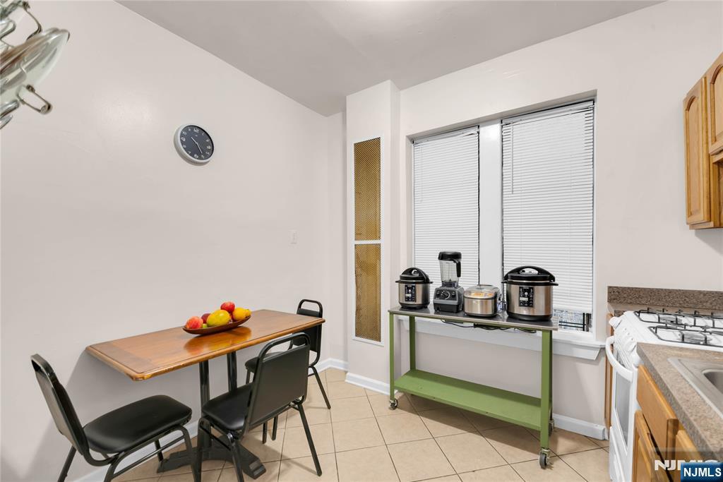 523-525 34th Street - Photo 2