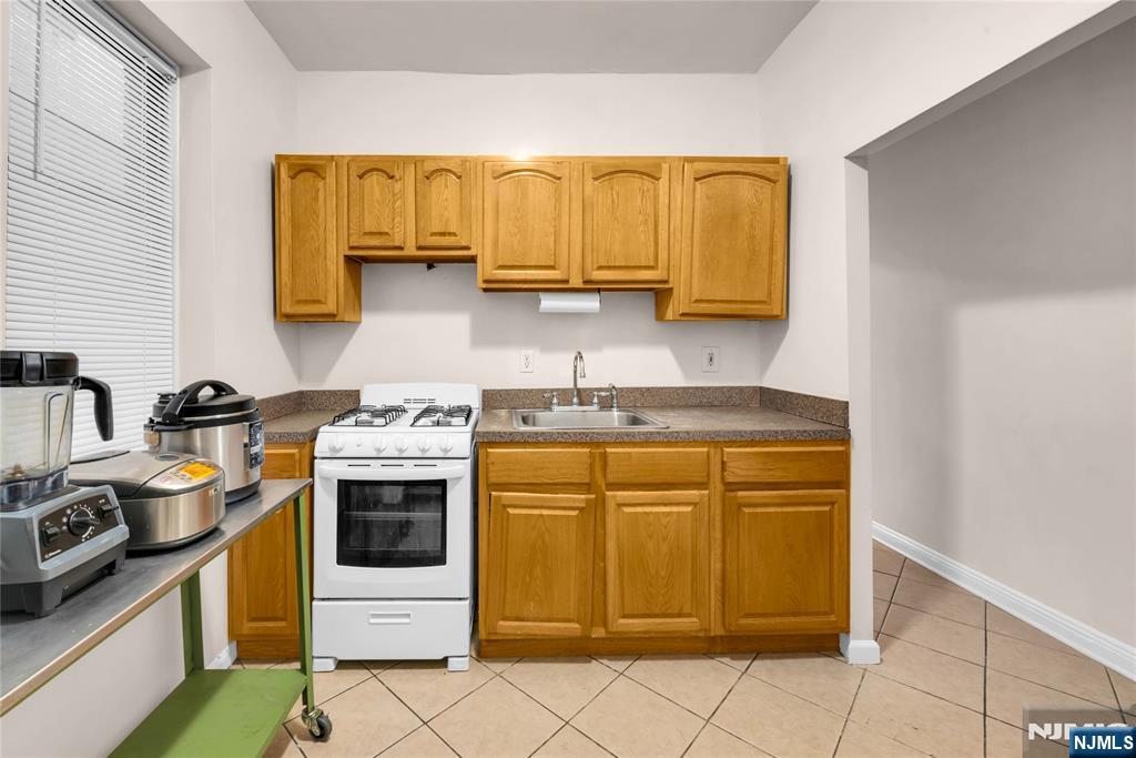 523-525 34th Street - Photo 3