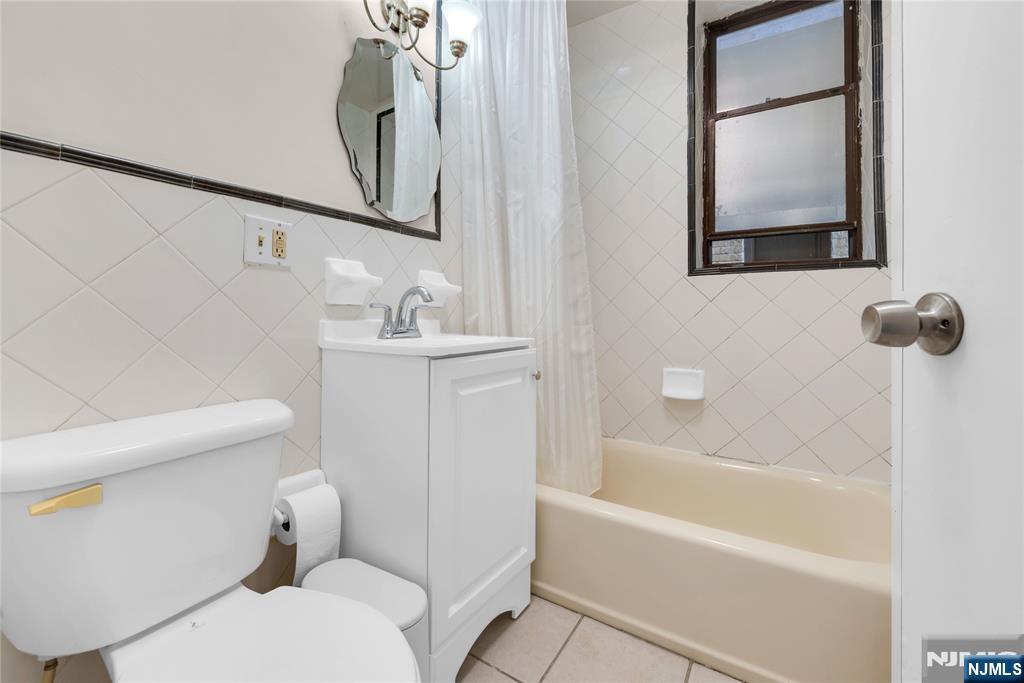 523-525 34th Street - Photo 5