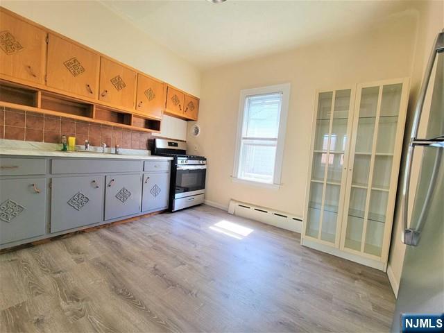 225 Warren Avenue 3rd fl - Photo 1