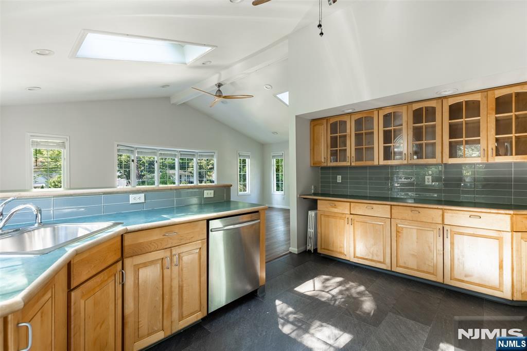 43 Spring Valley Avenue - Photo 3
