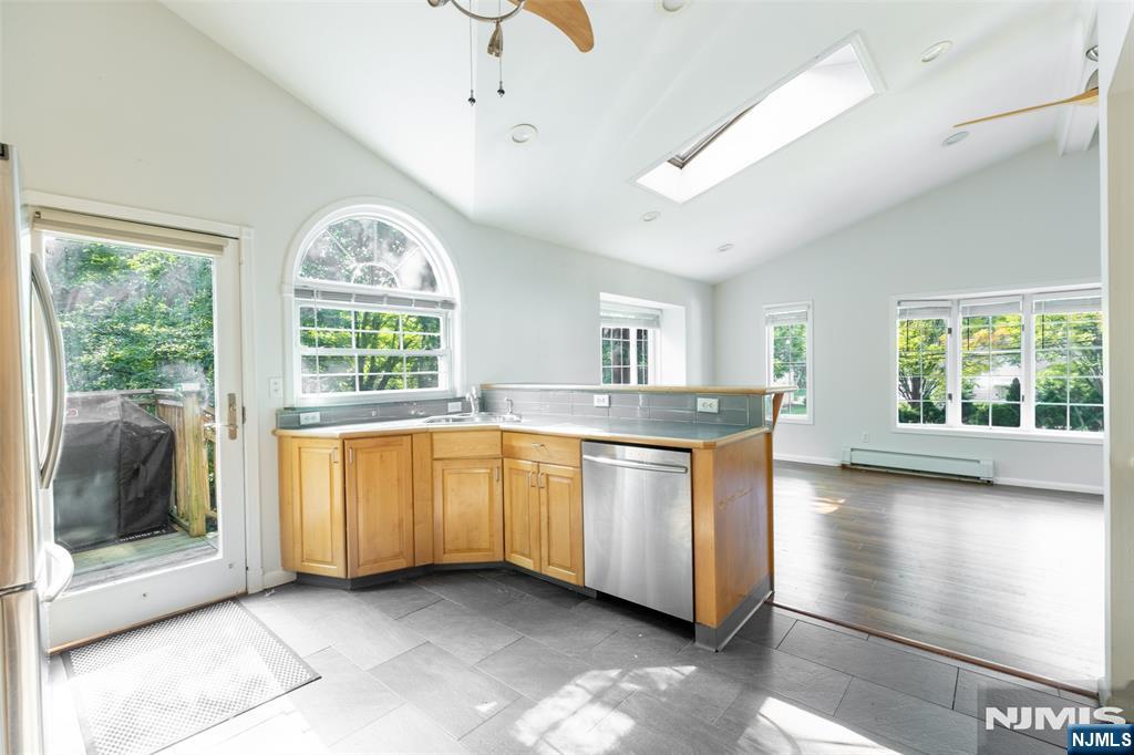 43 Spring Valley Avenue - Photo 4