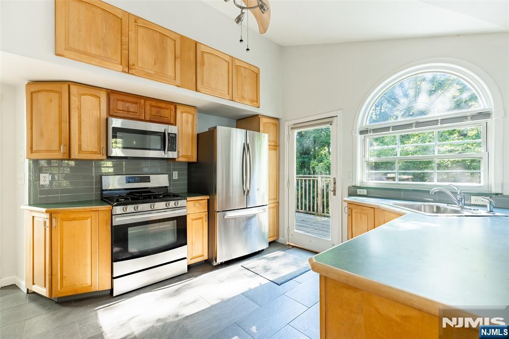 43 Spring Valley Avenue - Photo 5