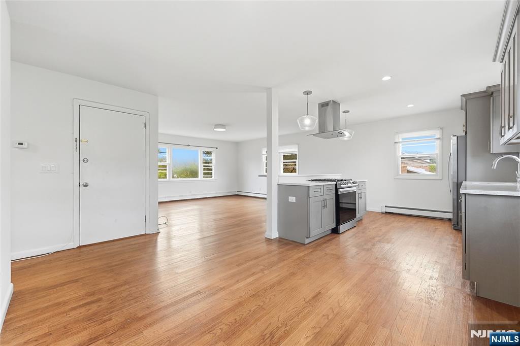 15 Monroe Place 2 - Photo 2