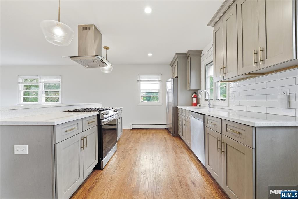 15 Monroe Place 2 - Photo 3