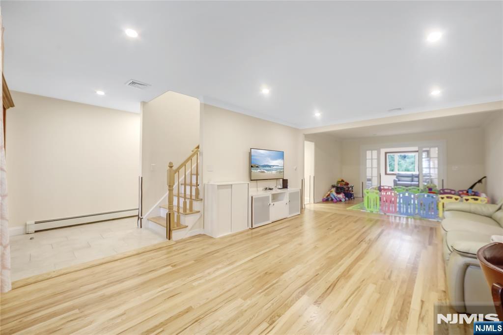 99 Lambert Place - Photo 4