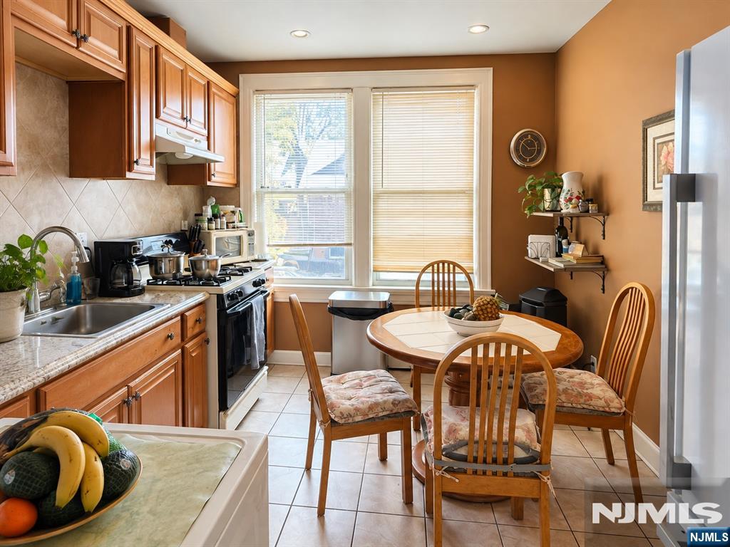 404 Broad Avenue — photo 6