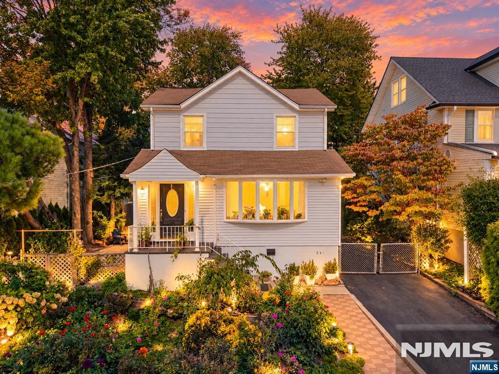 241 Roosevelt Street - Photo 2