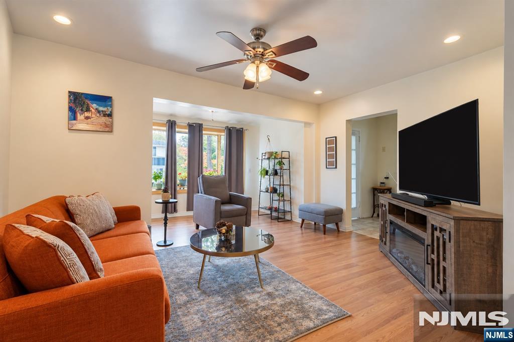 Photo 4 of Single family home for sale at 241 Roosevelt St, Teaneck, NJ 07666 | MLS# 26038034 | Listing updated on 2026-10-08