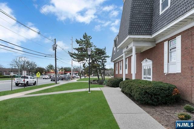 573 Valley Road 9C - Photo 3