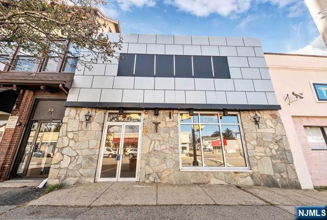 356 Bloomfield Avenue - Photo 2